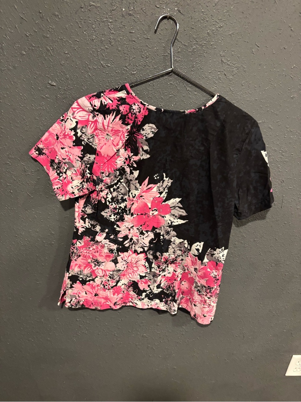 Ladies Healing Hands Floral Scrub Top - Picture 4 of 5
